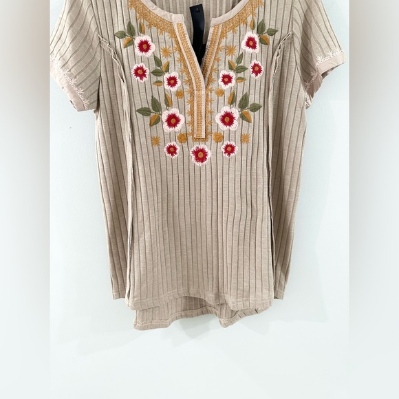NWT Emmer + Oat Short Sleeve Embroidered Top Size Tan Large - Picture 3 of 5